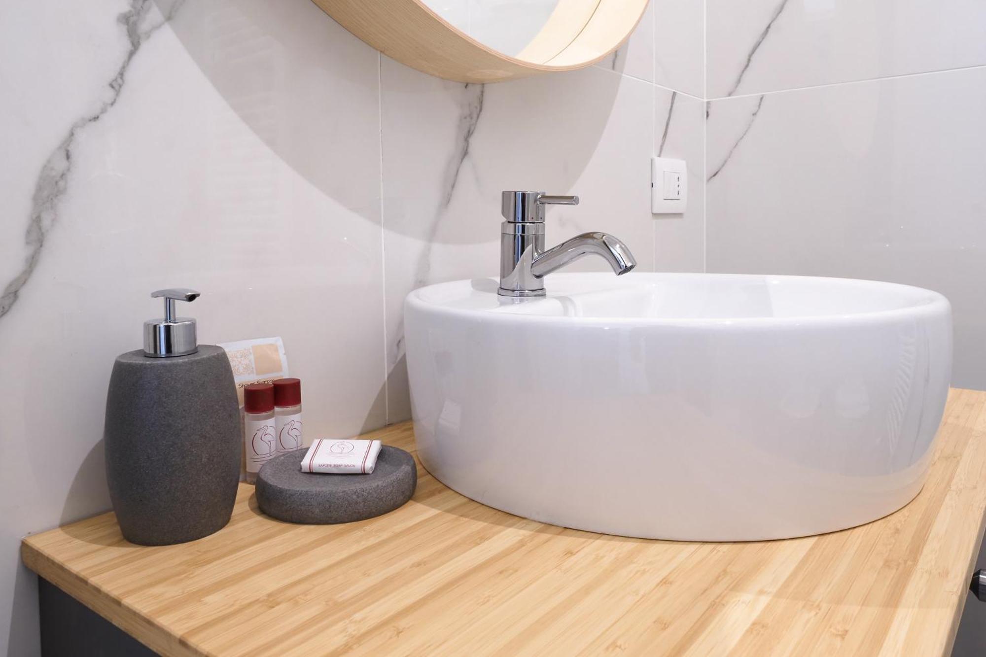 Mila Apartments Fiera Milan Luaran gambar